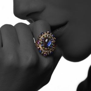 QUEENSBEE Antique Ring